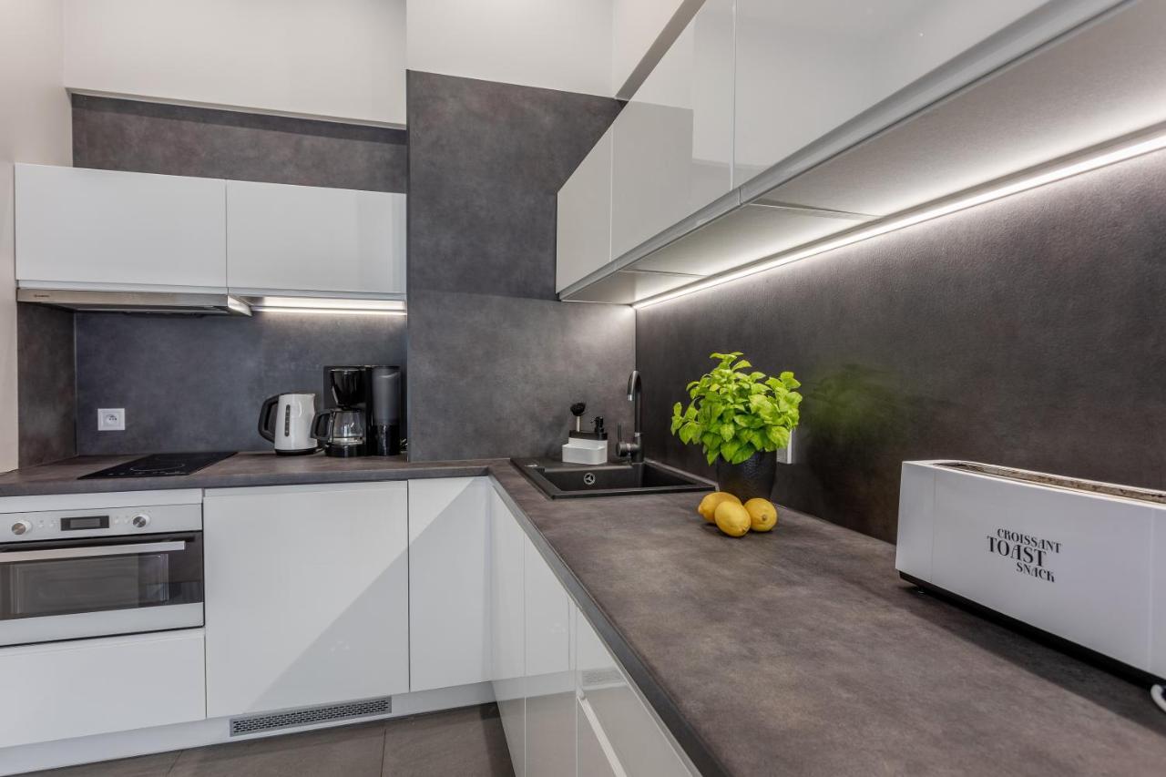 Ambria Platan Tower Apartment